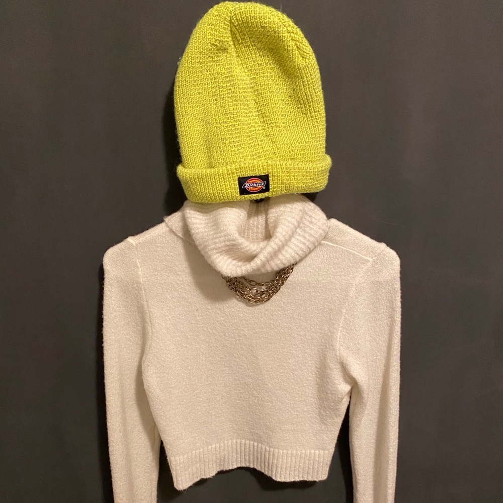 Bundle. Sweater, chain, and beanie